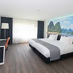 阿姆斯多芬大酒店 4*